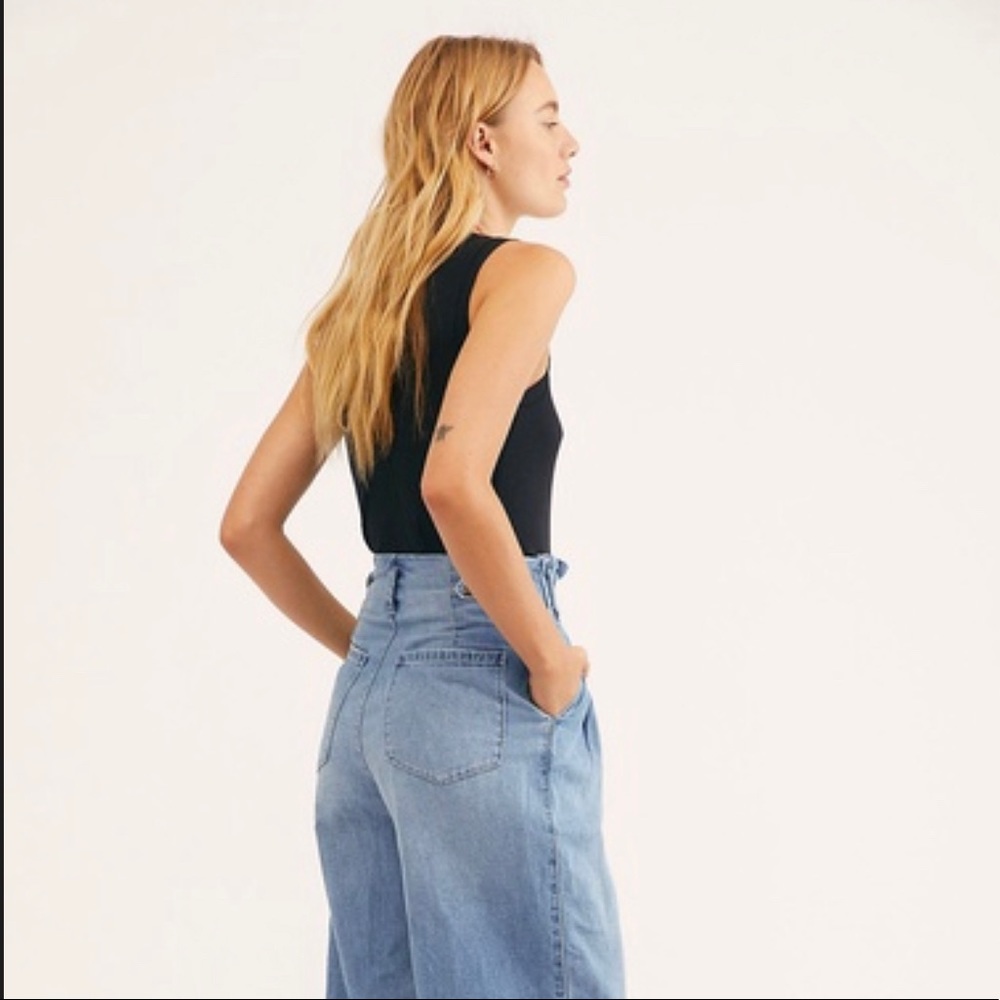 Wide Legged Jeans - Picture 3 of 7